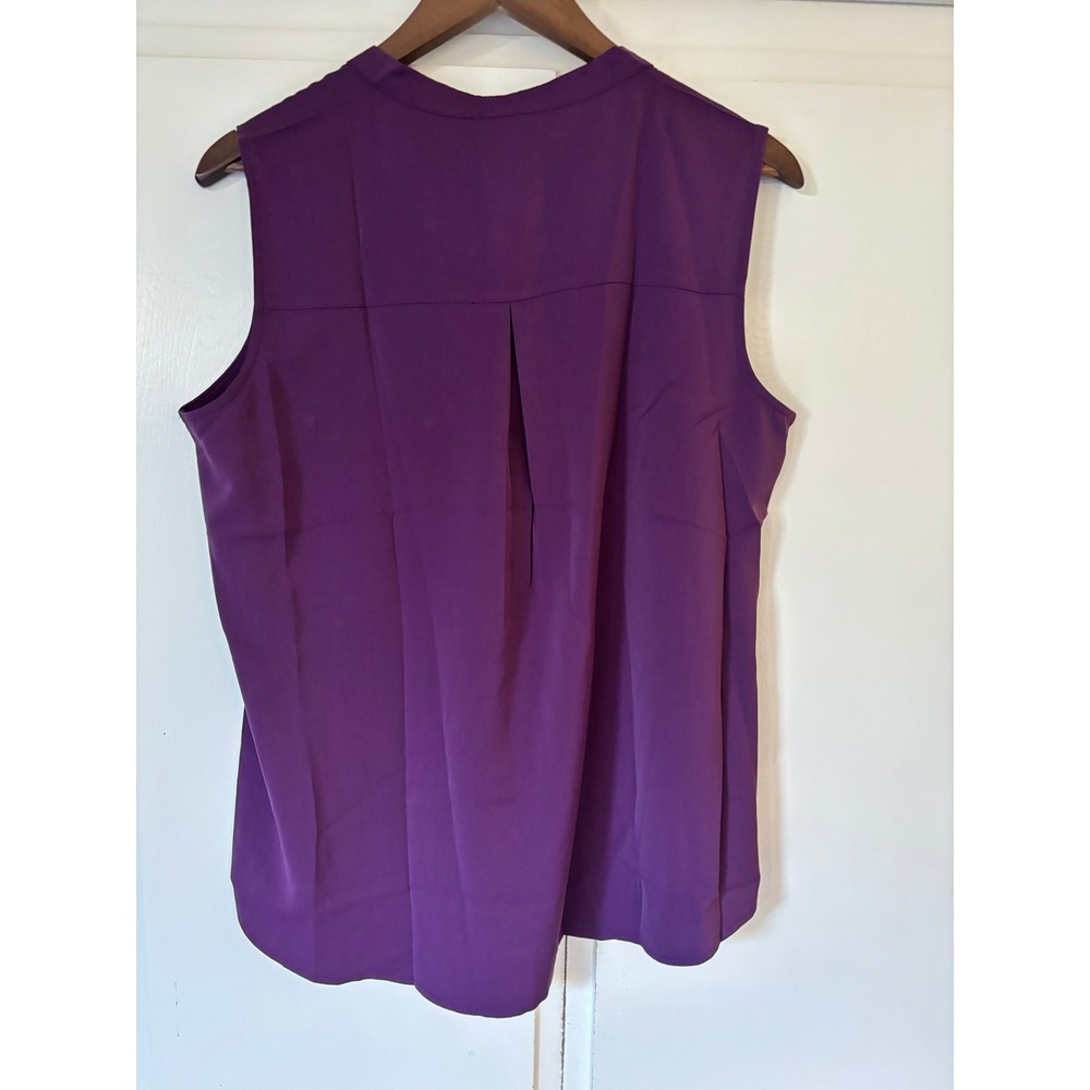 Gaharu Purple Sleeveless V-Neck Blouse Pleated Back Shell Top Womens Large NWT - Picture 4 of 7